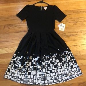 LulaRoe Amelia XS black and white dress